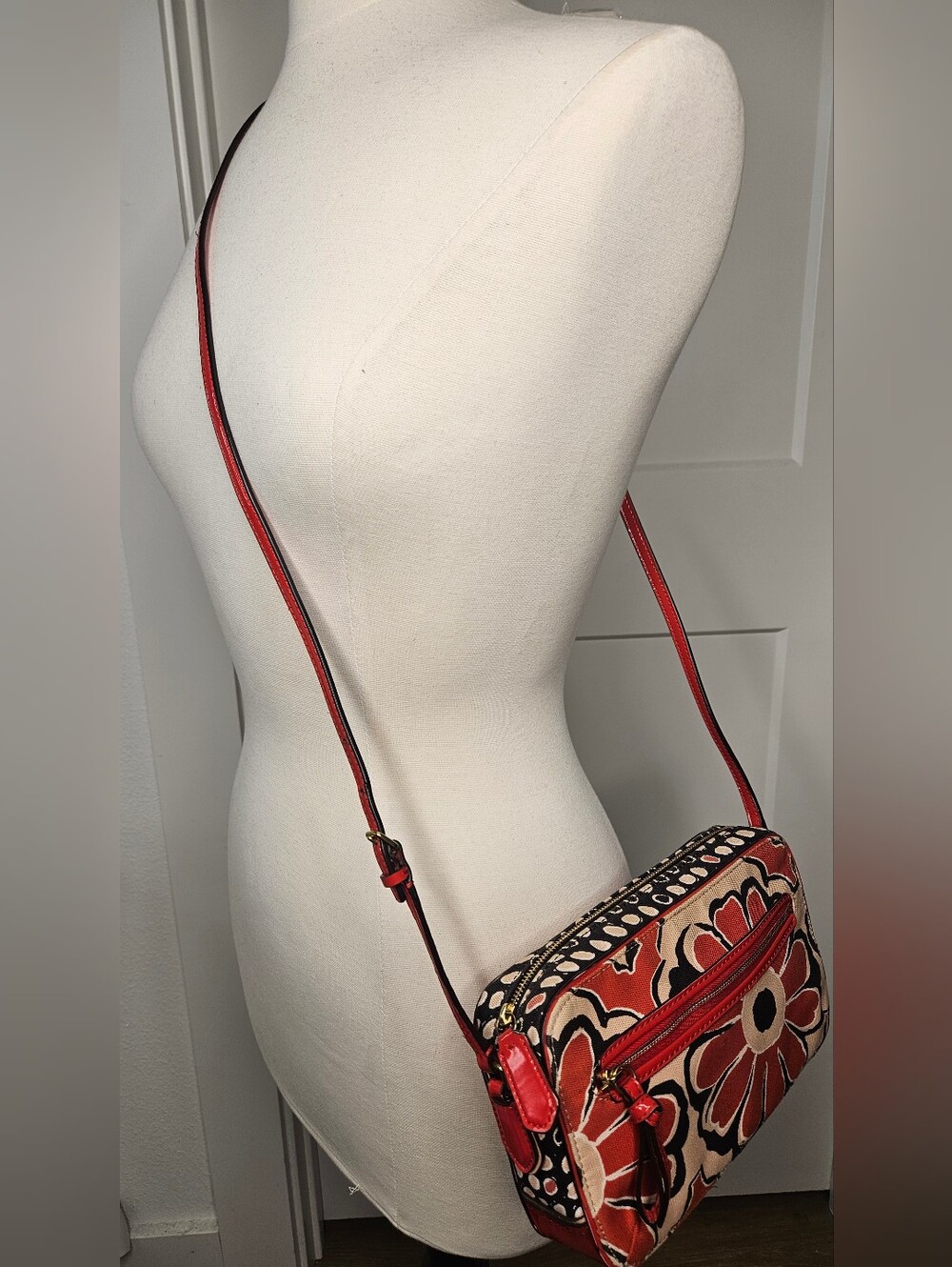 Coach Poppy Floral Canvas Crossbody Camera Bag Patent Leather Trim w/dustbag